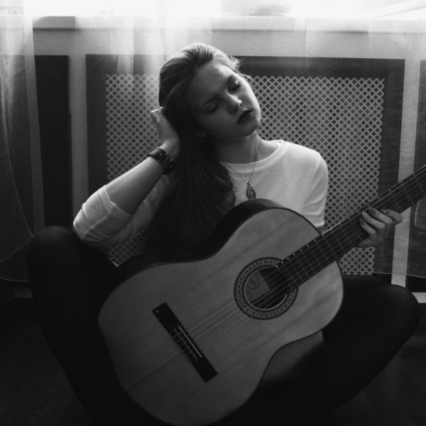 girl-guitar-photo-people-157642